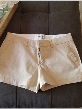 Khaki Shorts Beige Old Navy Size 6 LIKE NEW